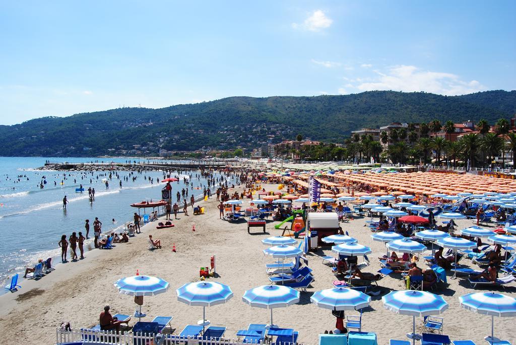 Appartamento Frontemare Marina dʼMarina dʼAndora Exterior foto