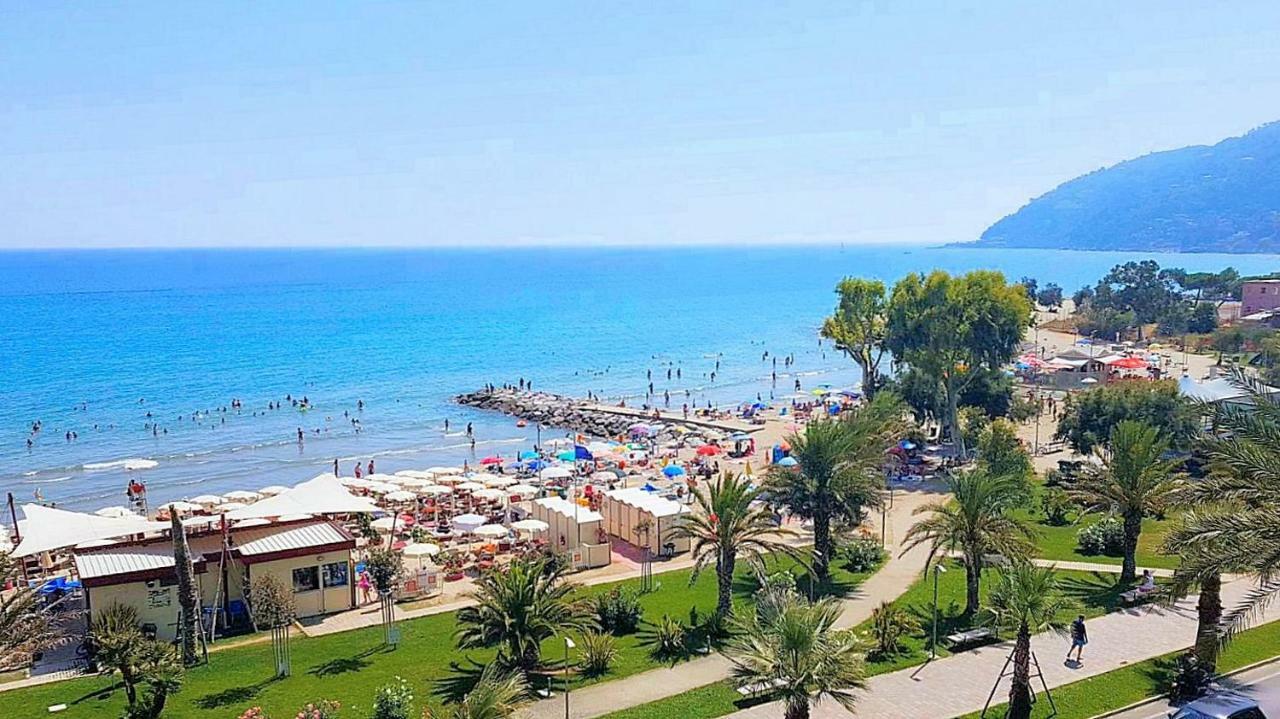 Appartamento Frontemare Marina dʼMarina dʼAndora Exterior foto