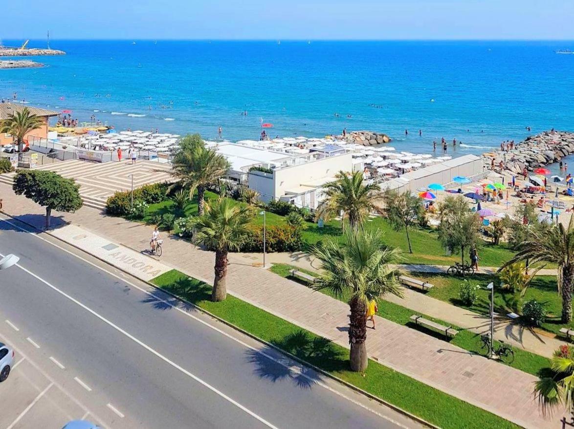 Appartamento Frontemare Marina dʼMarina dʼAndora Exterior foto