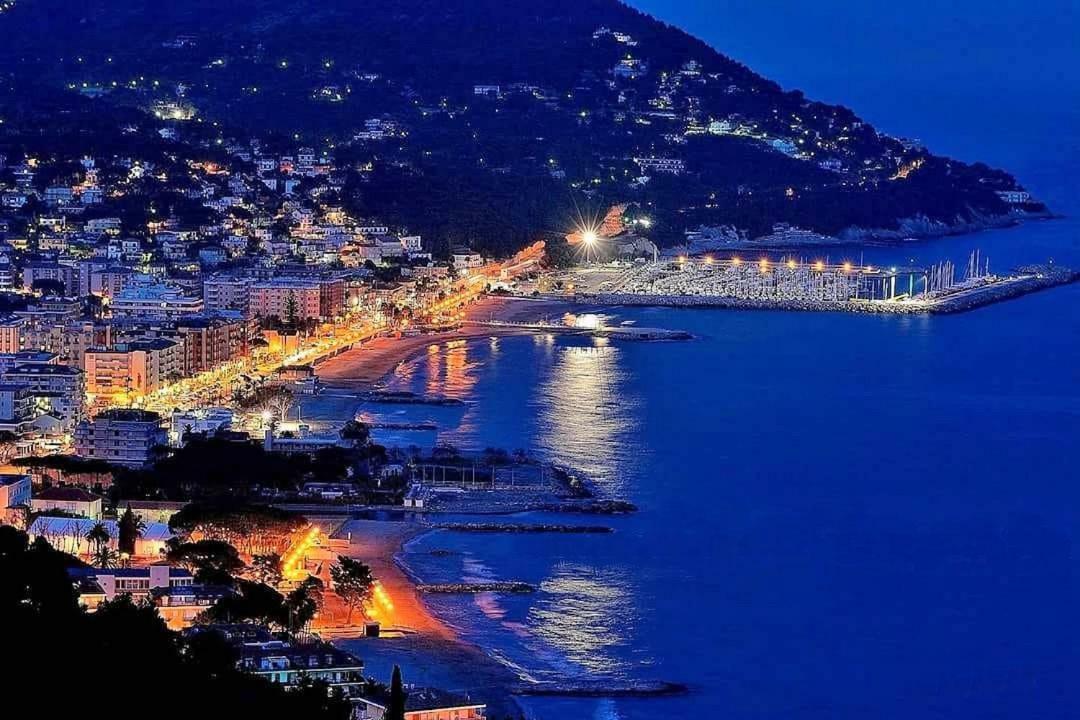 Appartamento Frontemare Marina dʼMarina dʼAndora Exterior foto